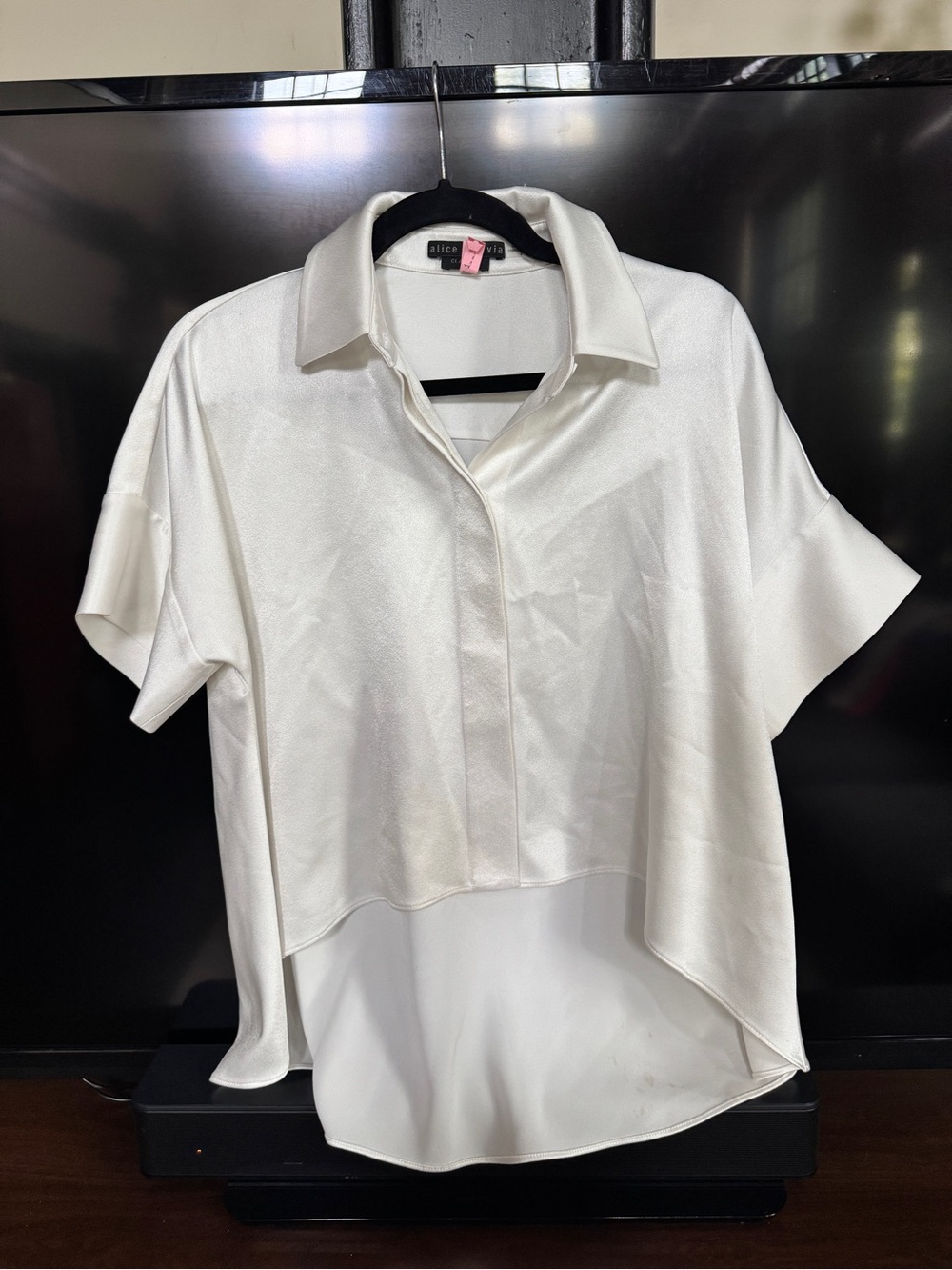 Alice + Olivia Ivory Satin Short-Sleeve Button Down Shirt